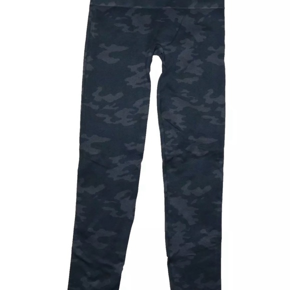 Spanx Look at Me Now Womens Size Medium Seamless Cropped Leggings Black Camo NWT - Picture 5 of 13